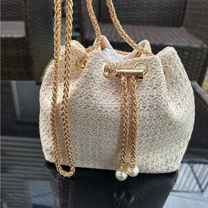 Elegant Cream Woven Bag with Gold Chain